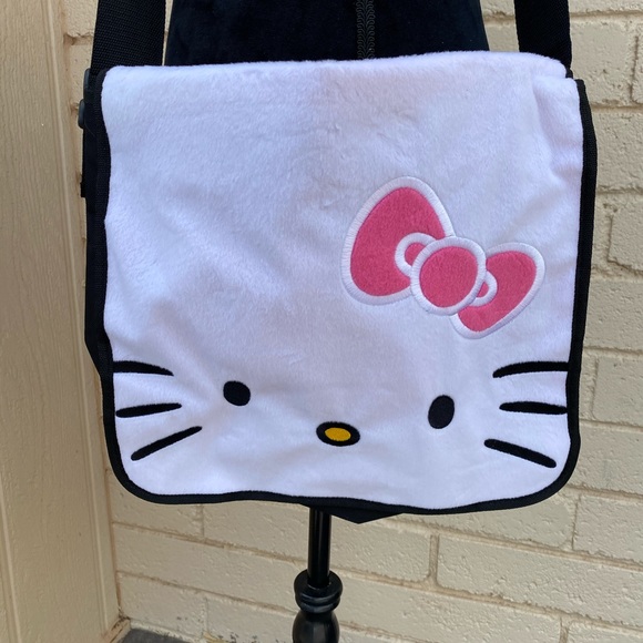 Hello kitty backpack - Picture 2 of 6